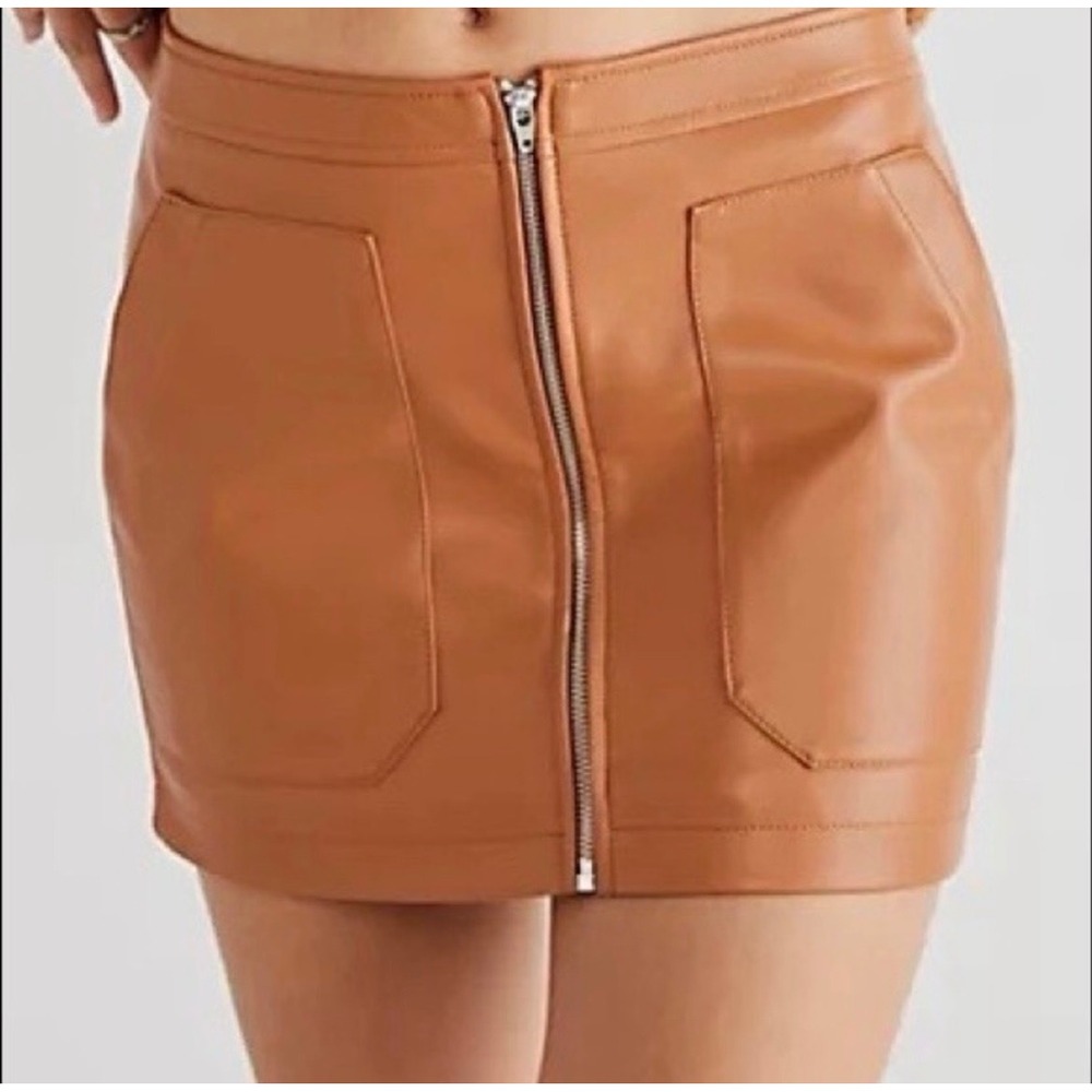 Free People Maya Faux Leather Mini‎ Skirt Tan Camel Front Zip Pockets Size 4